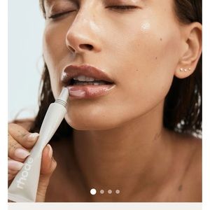 Rhode lip peptide treatment